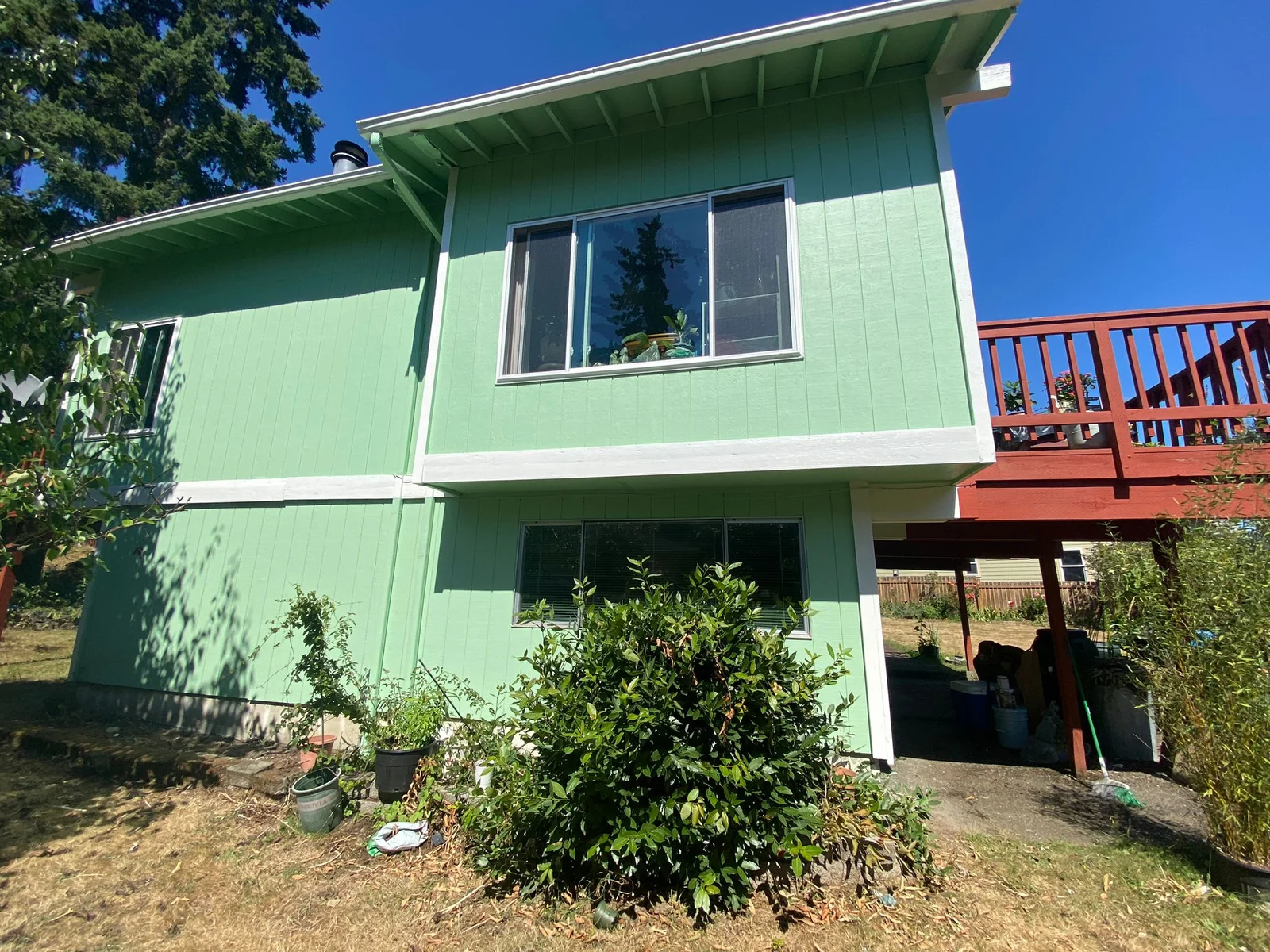 Lovely-house-in-Tukwila-WA-Relish-green-satin-for-the-siding-and-pure-withe-satin- (1)