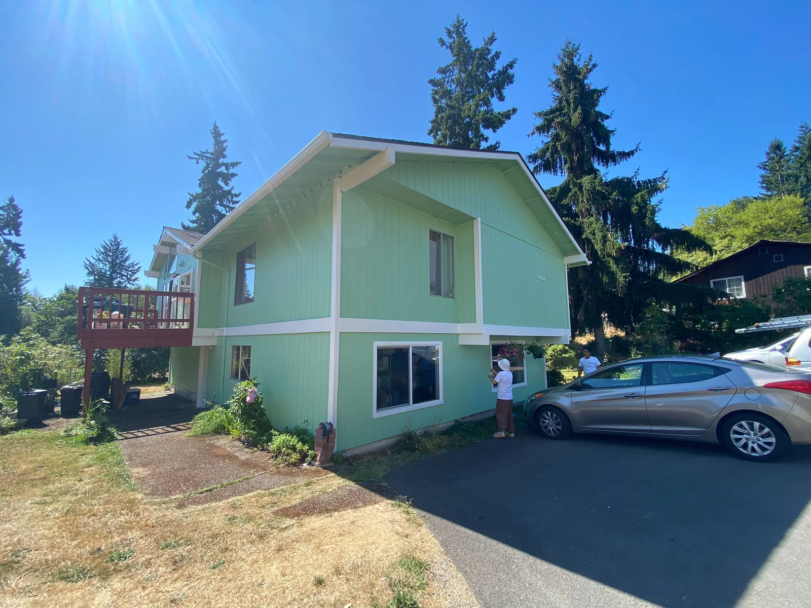 Lovely-house-in-Tukwila-WA-Relish-green-satin-for-the-siding-and-pure-withe-satin- (5)