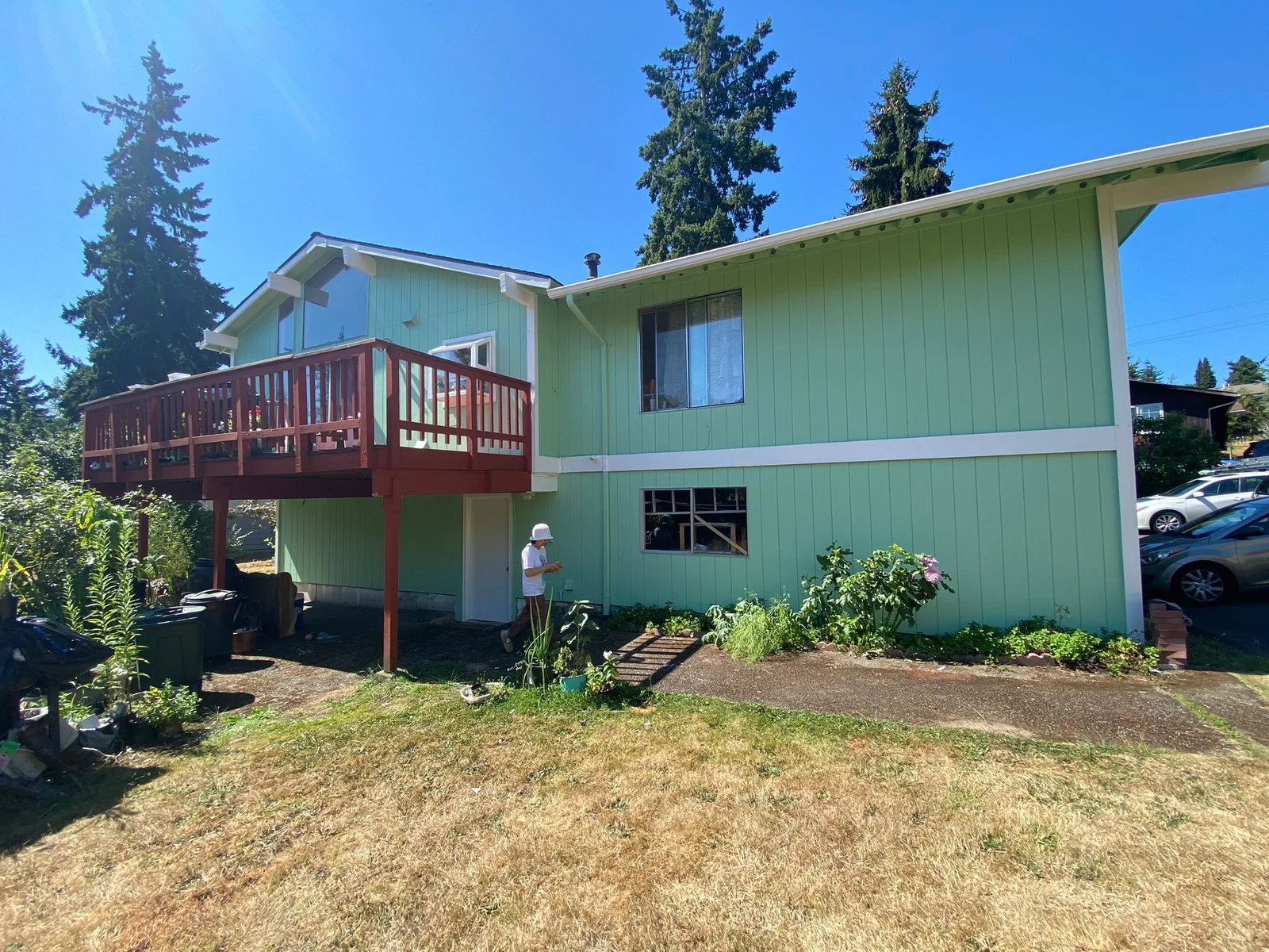 Lovely-house-in-Tukwila-WA-Relish-green-satin-for-the-siding-and-pure-withe-satin-for-trim-10-1